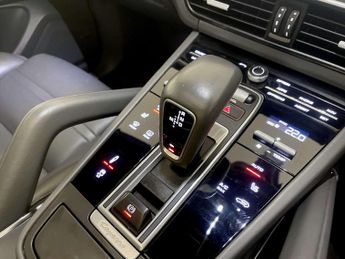 Porsche Cayenne 4.0T V8 Turbo SUV 5dr Petrol TiptronicS 4WD Euro 6 (s/s) (550 ps