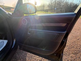 Land Rover Discovery 3.0 TD V6 HSE Luxury Auto 4WD Euro 6 (s/s) 5dr