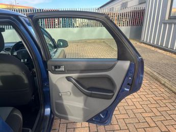Ford Focus 1.6 Zetec 5dr