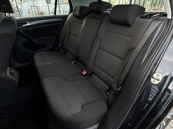 Volkswagen Golf 2.0 TDI BlueMotion Tech SE Nav DSG Euro 6 (s/s) 5dr