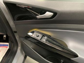 Volkswagen ID.4 Pure 52kWh Life Auto 5dr