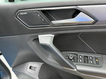 Volkswagen Tiguan 2.0 TDI R-Line SUV 5dr Diesel DSG 4Motion Euro 6 (s/s) (190 ps)