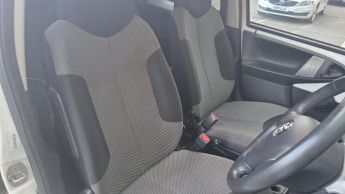 Toyota AYGO 1.0 VVT-i Fire Euro 5 5dr