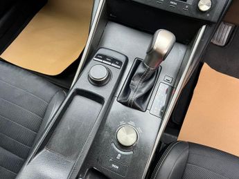 Lexus IS 2.5 250 V6 SE Auto Euro 5 4dr