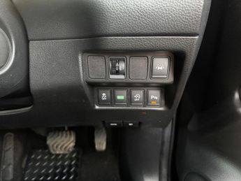 Nissan Qashqai 1.6 dCi N-Connecta XTRON 2WD Euro 6 (s/s) 5dr