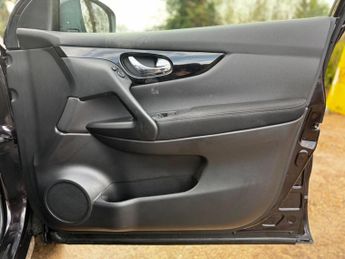 Nissan Qashqai 1.6 dCi N-Connecta XTRON 2WD Euro 6 (s/s) 5dr