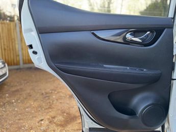 Nissan Qashqai 1.2 DIG-T n-tec XTRON 2WD Euro 6 (s/s) 5dr