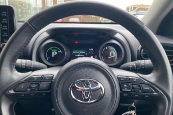 Toyota Yaris 1.5 VVT-h Design Hatchback 5dr Petrol Hybrid E-CVT Euro 6 (s/s) 