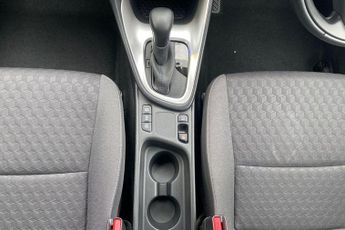 Toyota Yaris 1.5 VVT-h Design Hatchback 5dr Petrol Hybrid E-CVT Euro 6 (s/s) 
