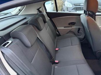 Renault Megane 1.6 16V Bizu Euro 5 5dr