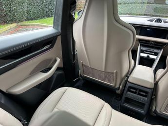 Porsche Macan 100kWh 4S Auto 4WD 5dr