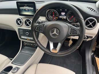 Mercedes-Benz A Class 2.1 A200d Sport (Premium) Hatchback 5dr Diesel 7G-DCT Euro 6 (s/