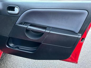 Ford Fiesta 1.6 Ghia 5dr