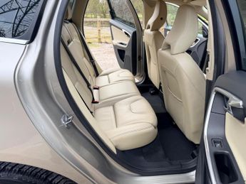 Volvo XC60 2.4 D5 SE Lux Nav SUV 5dr Diesel Geartronic AWD Euro 5 (215 ps)