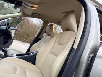 Volvo XC60 2.4 D5 SE Lux Nav SUV 5dr Diesel Geartronic AWD Euro 5 (215 ps)