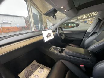 Tesla Model Y LONG RANGE AWD