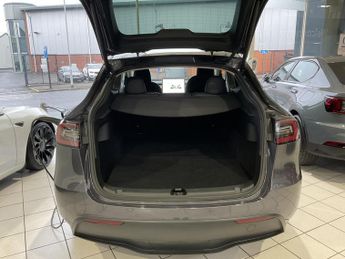 Tesla Model Y LONG RANGE AWD