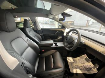 Tesla Model Y LONG RANGE AWD