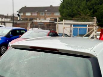 Volkswagen Golf 1.6 TDI BlueMotion Tech SE DSG Euro 5 (s/s) 5dr