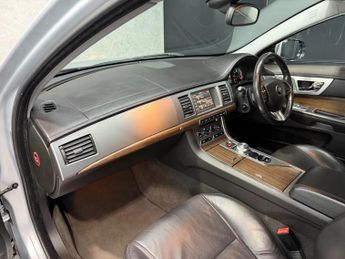 Jaguar XF 2.2d Luxury Sportbrake Auto Euro 5 (s/s) 5dr