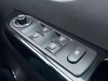 Renault Captur 1.5 dCi Dynamique S MediaNav EDC Euro 5 5dr