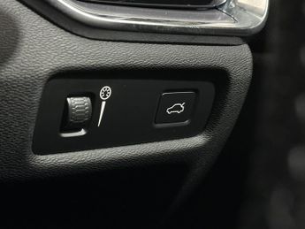 Volvo V60 2.0 B3 MHEV Momentum DCT Auto Euro 6 (s/s) 5dr