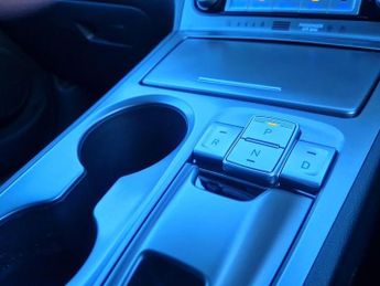 Hyundai Kona 64kWh Premium SUV 5dr Electric Auto (7kW Charger) (204 ps)