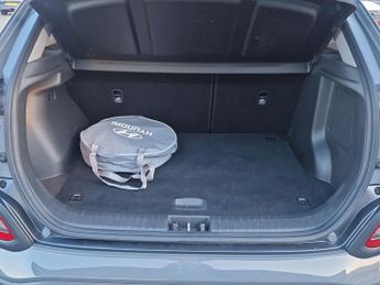 Hyundai Kona 64kWh Premium SUV 5dr Electric Auto (7kW Charger) (204 ps)