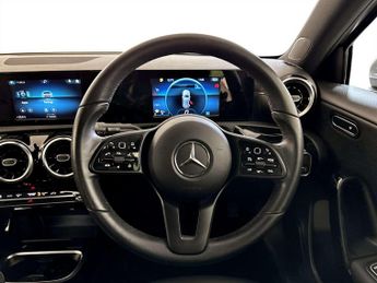 Mercedes-Benz A Class 1.3 A180 SE Hatchback 5dr Petrol Manual Euro 6 (s/s) (136 ps)