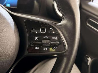 Mercedes-Benz A Class 1.3 A180 SE Hatchback 5dr Petrol Manual Euro 6 (s/s) (136 ps)