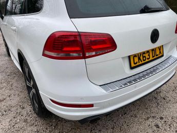Volkswagen Touareg 3.0 TDI V6 BlueMotion Tech R-Line Tiptronic 4WD Euro 5 (s/s) 5dr