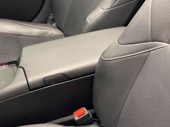 Lexus ES 2.5 300h Premium Edition Saloon 4dr Petrol Hybrid E-CVT Euro 6 (