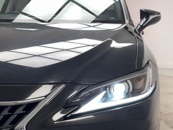 Lexus ES 2.5 300h Premium Edition Saloon 4dr Petrol Hybrid E-CVT Euro 6 (