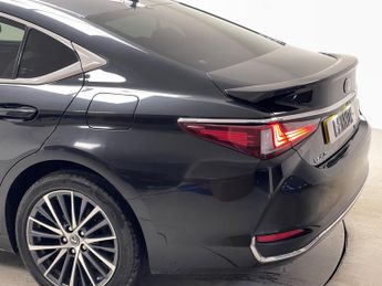 Lexus ES 2.5 300h Premium Edition Saloon 4dr Petrol Hybrid E-CVT Euro 6 (