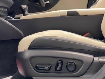 Lexus ES 2.5 300h Premium Edition Saloon 4dr Petrol Hybrid E-CVT Euro 6 (