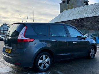 Renault Grand Scenic 1.6 VVT Dynamique TomTom Euro 5 5dr