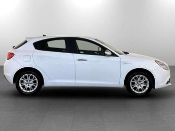 Alfa Romeo Giulietta 1.6 JTDM-2 Super Hatchback 5dr Diesel Manual Euro 6 (s/s) (120 b