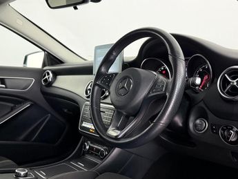 Mercedes-Benz GLA 1.6 GLA180 Urban Edition 7G-DCT Euro 6 (s/s) 5dr