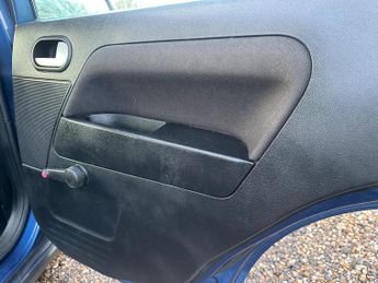 Ford Fusion 1.6 Zetec 5dr