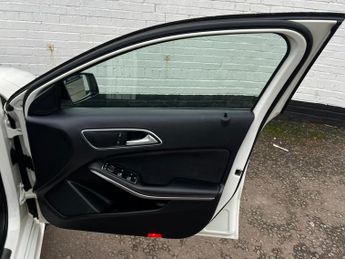 Mercedes-Benz A Class 2.1 A200d AMG Line (Premium) 7G-DCT Euro 6 (s/s) 5dr