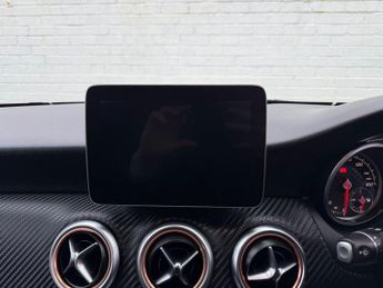 Mercedes-Benz A Class 2.1 A200d AMG Line (Premium) 7G-DCT Euro 6 (s/s) 5dr