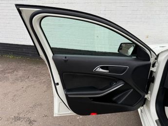 Mercedes-Benz A Class 2.1 A200d AMG Line (Premium) 7G-DCT Euro 6 (s/s) 5dr