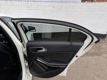 Mercedes-Benz A Class 2.1 A200d AMG Line (Premium) 7G-DCT Euro 6 (s/s) 5dr