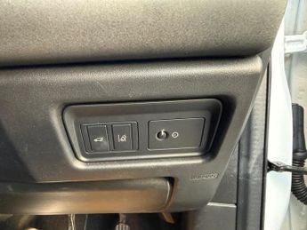 Land Rover Discovery Sport 2.0 TD4 HSE Black Auto 4WD Euro 6 (s/s) 5dr