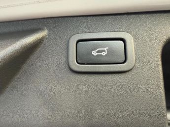 Land Rover Discovery Sport 2.0 TD4 HSE Black Auto 4WD Euro 6 (s/s) 5dr