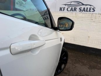 Land Rover Discovery Sport 2.0 TD4 HSE Black Auto 4WD Euro 6 (s/s) 5dr