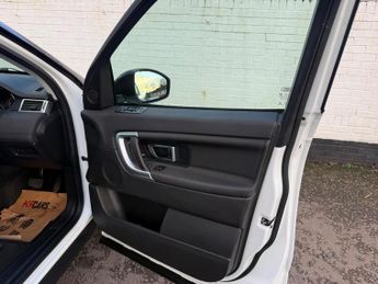 Land Rover Discovery Sport 2.0 TD4 HSE Black Auto 4WD Euro 6 (s/s) 5dr