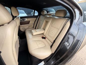 Jaguar XF 2.2d Luxury Auto Euro 5 (s/s) 4dr