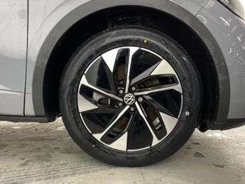 Volkswagen ID.5 Pro 77kWh Style Auto 5dr