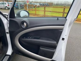 MINI Countryman 2.0 Cooper D SUV 5dr Diesel Auto Euro 6 (112 ps)